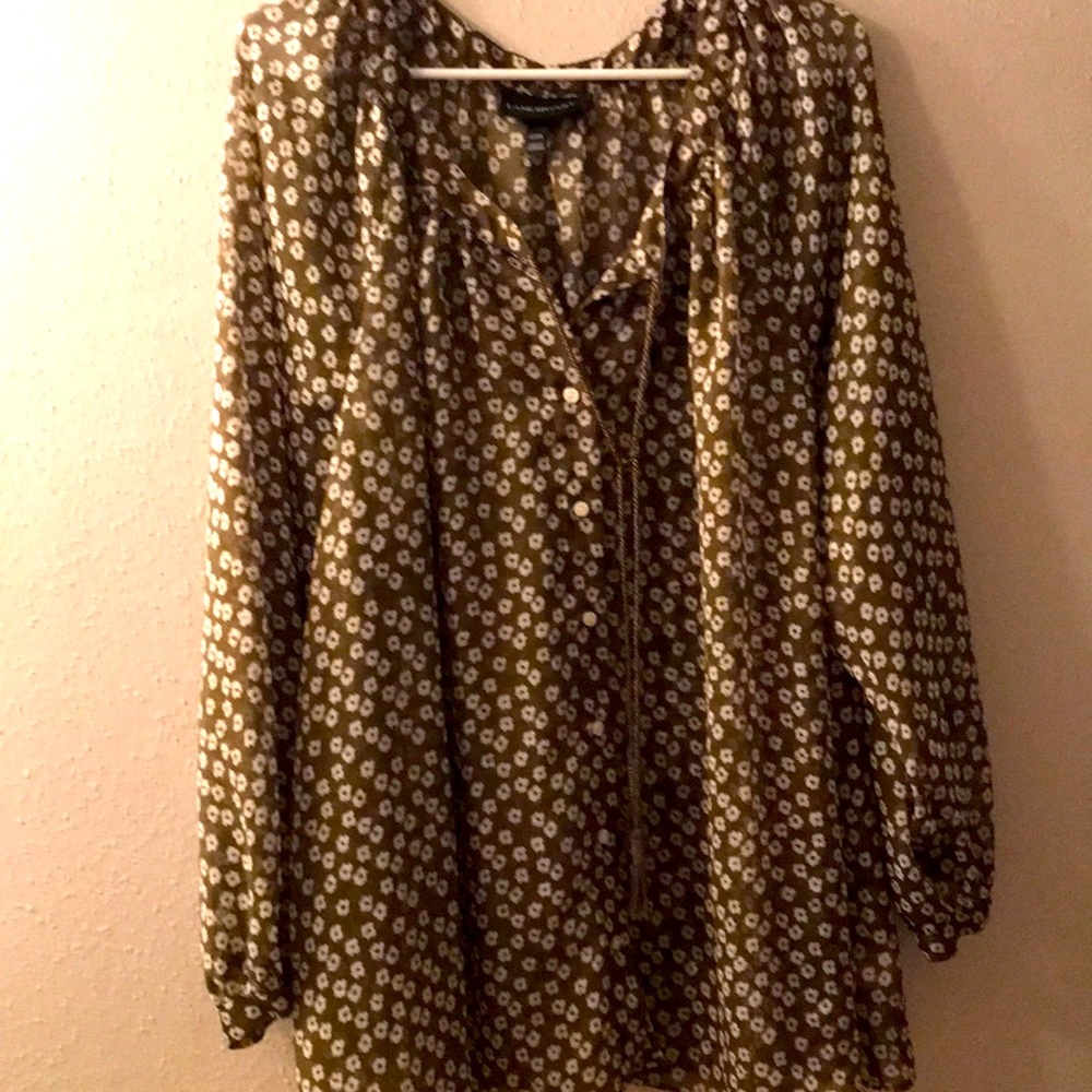 Ladies Top Size 22/24 Olive Wt Flowers NWOT
